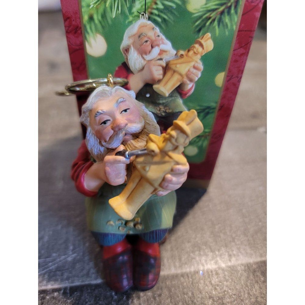 Hallmark 2001 carving Santa‎ ornament Xmas decor